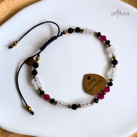 bransoletka dla BABCI: turmalin, onyks, kwarc różowy, rubin, hematyt, serce, grawer