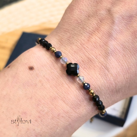 bransoletka z intencją "Chronię swoją energię.": turmalin, szafir, kryształ górski, hematyt