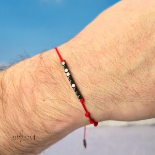 męska bransoletka szczęścia SIEDEM ŻYCZEŃ: hematyt, czerwony sznurek, siedem węzłów