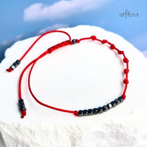 męska bransoletka szczęścia SIEDEM ŻYCZEŃ: hematyt, czerwony sznurek, siedem węzłów